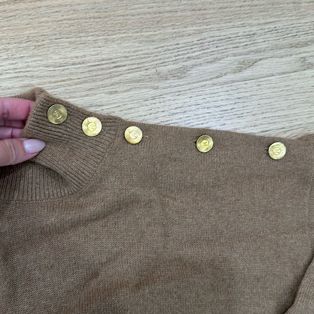 Elegant Brown Women's Sweater Set - Picture 3 of 16